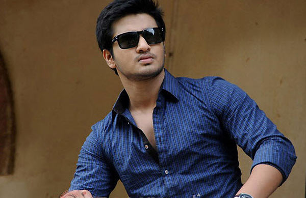 nikhil,tiger director anandh,thapsee,colors swathi,avikagor  నిఖిల్ కు ఈసారి ముగ్గురు..! 